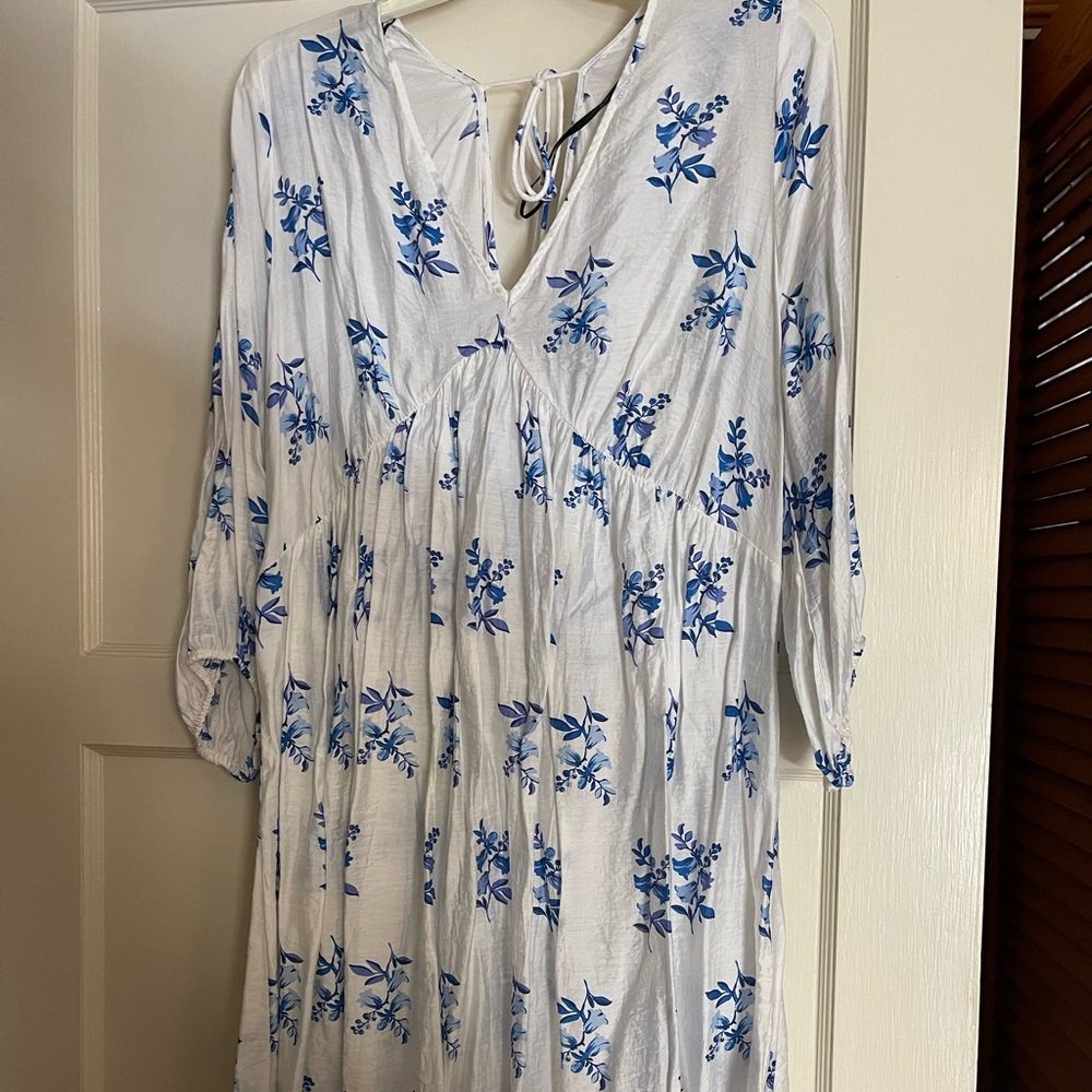 H&M flowy summer patterned dress with slight sheen, size L